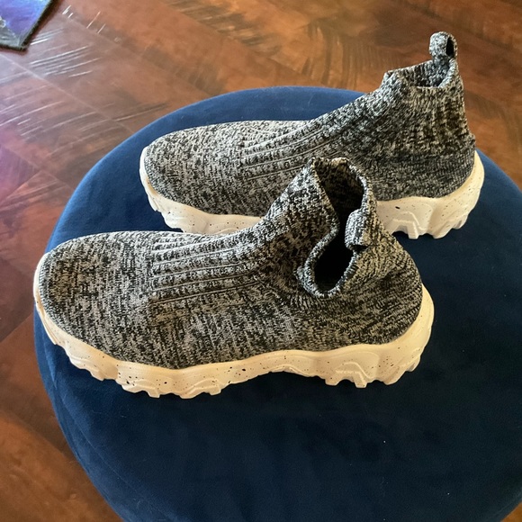 NWOT Heathered gray Sock Sneakers 36 white speckled with black soles - Picture 3 of 3